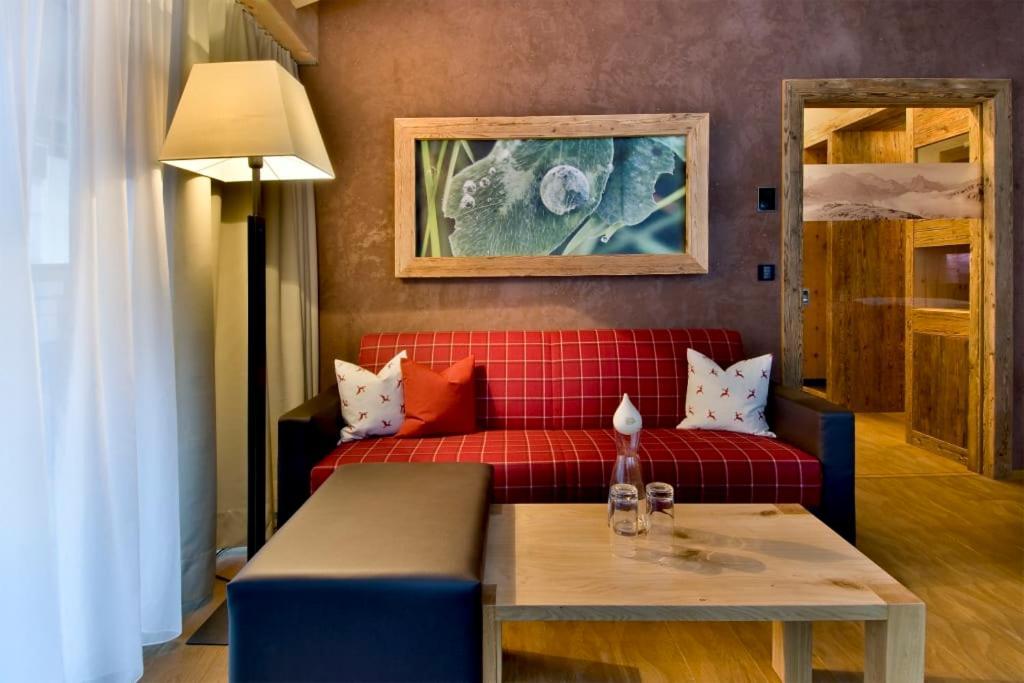 Pete Alpine Boutique Hotel - Klein Und Fein - Private Spa Suiten Und Zimmer ซังคท์อันทอนอัมอาร์ลแบร์ก ภายนอก รูปภาพ