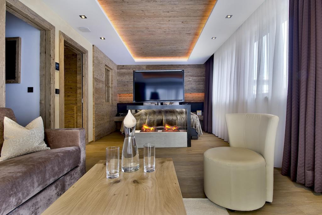 Pete Alpine Boutique Hotel - Klein Und Fein - Private Spa Suiten Und Zimmer ซังคท์อันทอนอัมอาร์ลแบร์ก ห้อง รูปภาพ