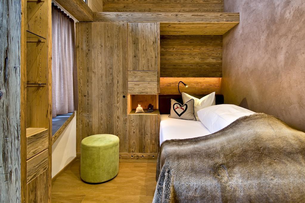 Pete Alpine Boutique Hotel - Klein Und Fein - Private Spa Suiten Und Zimmer ซังคท์อันทอนอัมอาร์ลแบร์ก ห้อง รูปภาพ
